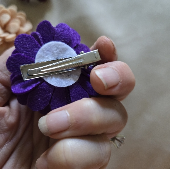 Lot of Floral Hair Clips Fabric Colors 9 Accessories plus 2 Red Purple Blue Gray - Picture 13 of 14